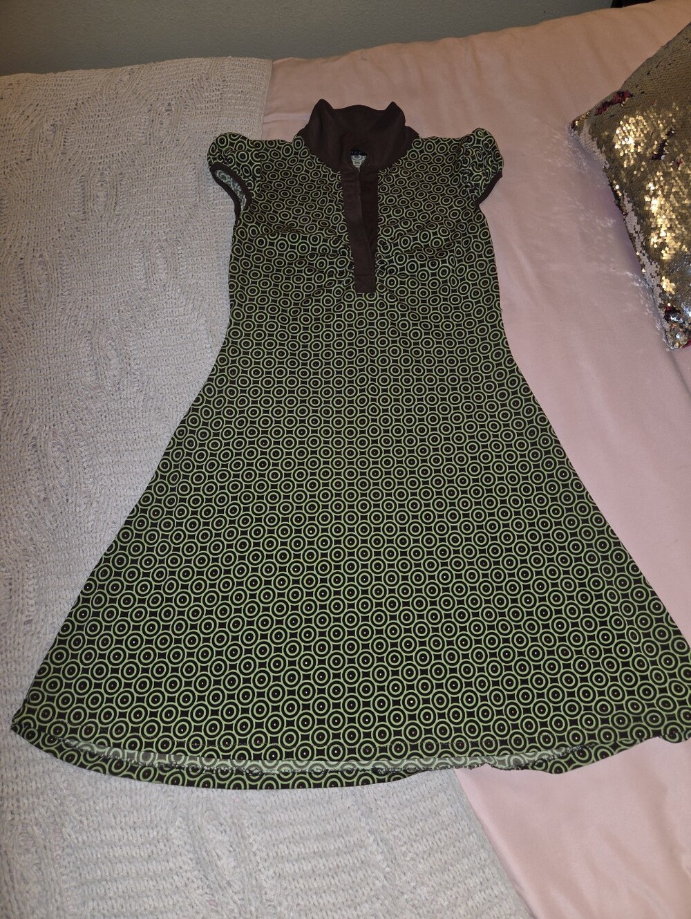 Snap Olive Geometric Cap-Sleeve Dress with Brown Trim